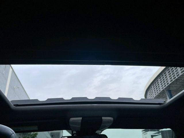 2011年 Benz W204 C250 黑｜經典不敗的德系後驅房車  僅跑17.6萬公里｜里程保證｜無重大事故｜無泡水  第7張相片