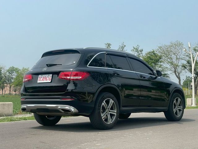 2017年 Benz GLC300 SUV 僅跑14.3萬 里程保證  原版件 保證無重大事故 無泡水  第3張相片
