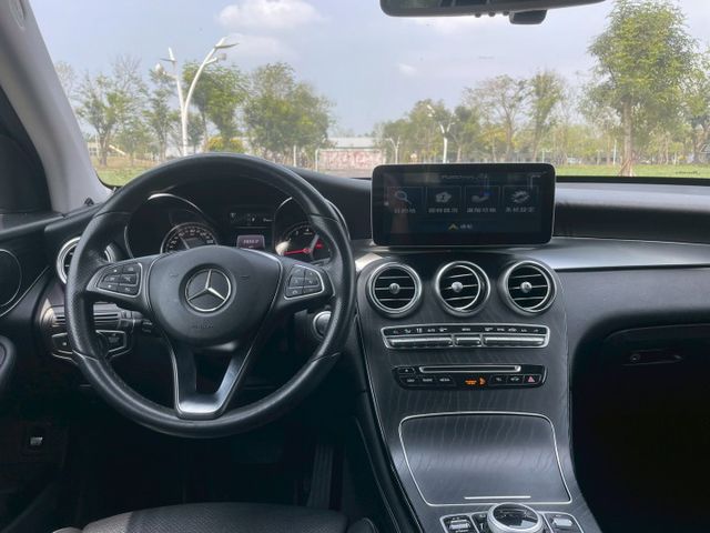 2017年 Benz GLC300 SUV 僅跑14.3萬 里程保證  原版件 保證無重大事故 無泡水  第6張相片