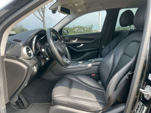 2017年 Benz GLC300 SUV 僅跑14.3萬 里程保證  原版件 保證無重大事故 無泡水  第9張相片