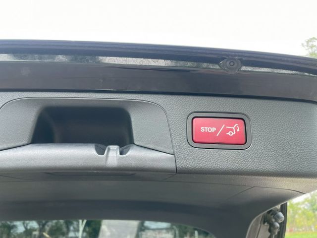 2017年 Benz GLC300 SUV 僅跑14.3萬 里程保證  原版件 保證無重大事故 無泡水  第11張相片