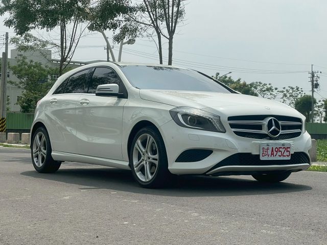 2013/14年 Benz A180 白 在店 僅跑12萬 里程保證  第2張相片