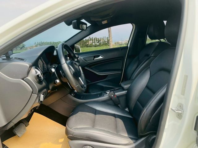 2013/14年 Benz A180 白 在店 僅跑12萬 里程保證  第6張相片