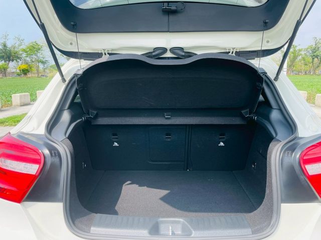 2013/14年 Benz A180 白 在店 僅跑12萬 里程保證  第9張相片