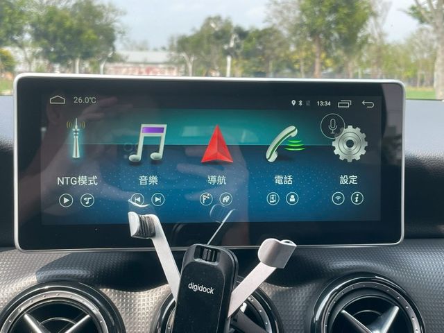 2013/14年 Benz A180 白 在店 僅跑12萬 里程保證  第12張相片