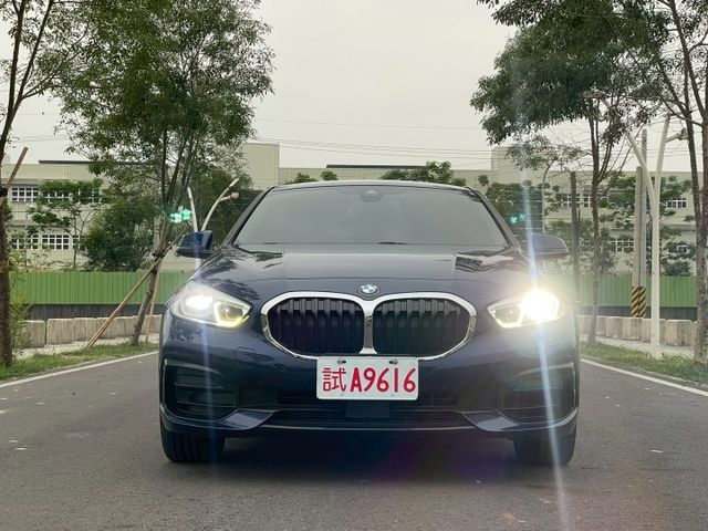 2020年 BMW 118i Edition Sport（藍）｜歡迎預約賞車  僅跑9萬公里｜原版件｜無重大事故／無泡水  第2張相片
