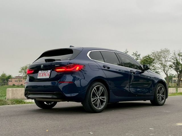 2020年 BMW 118i Edition Sport（藍）｜歡迎預約賞車  僅跑9萬公里｜原版件｜無重大事故／無泡水  第4張相片