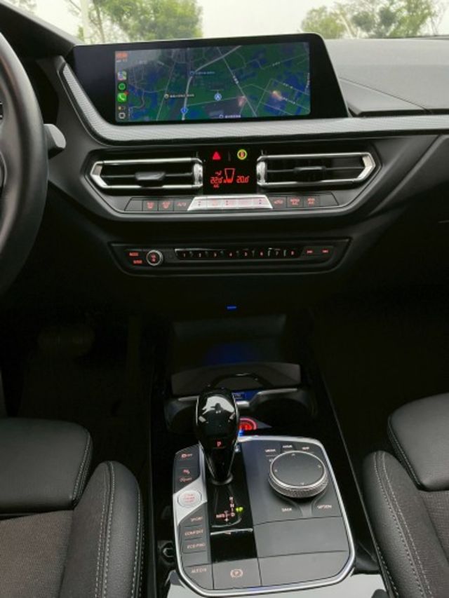 2020年 BMW 118i Edition Sport（藍）｜歡迎預約賞車  僅跑9萬公里｜原版件｜無重大事故／無泡水  第8張相片