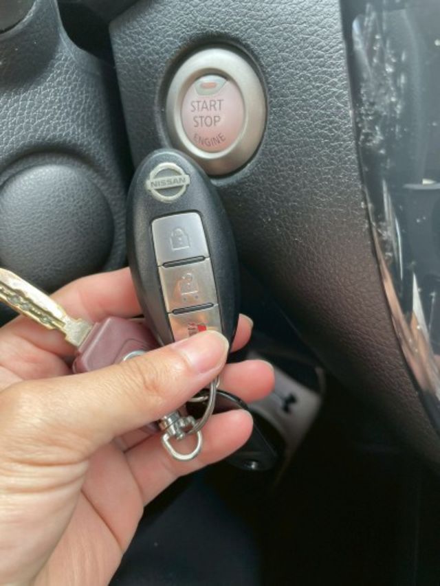 2013 Nissan TIIDA  僅跑14.4萬 里程保證 保證無重大事故 無泡水  第8張相片