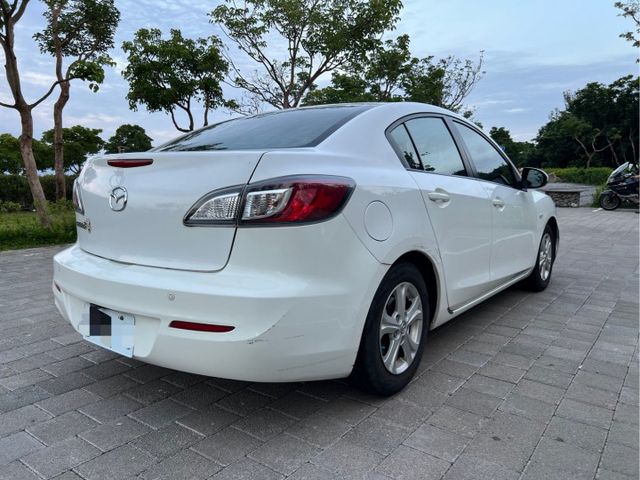 2014 MAZDA 3 四門 1.6 頂級型 里程僅跑10萬公里  第2張相片