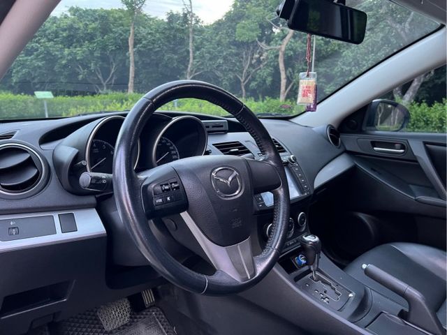 2014 MAZDA 3 四門 1.6 頂級型 里程僅跑10萬公里  第5張相片