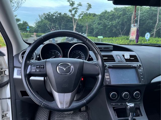 2014 MAZDA 3 四門 1.6 頂級型 里程僅跑10萬公里  第6張相片