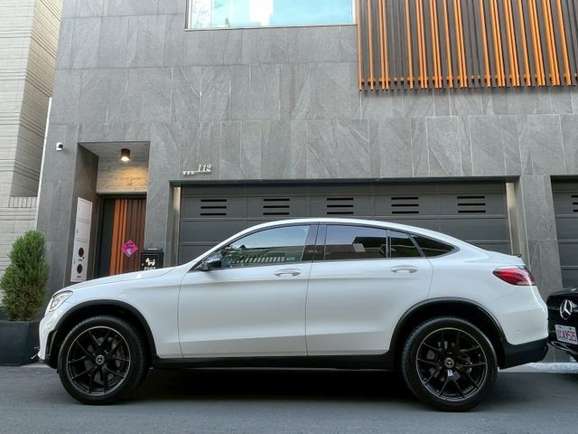 Benz GLC300 Coupe AMG 僅跑2.6萬 AMG空力套件/夜色增強版套件/239自動跟車/電動尾門  第2張相片