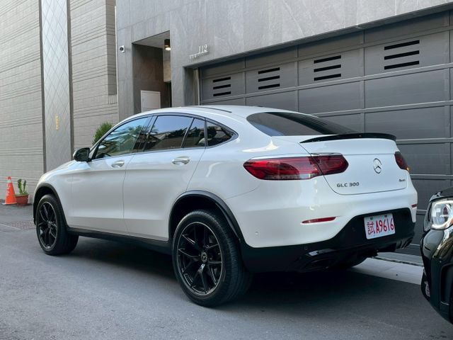 Benz GLC300 Coupe AMG 僅跑2.6萬 AMG空力套件/夜色增強版套件/239自動跟車/電動尾門  第3張相片