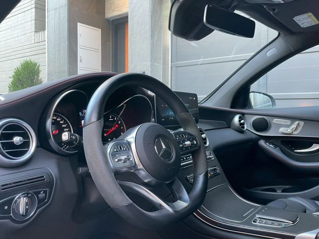 Benz GLC300 Coupe AMG 僅跑2.6萬 AMG空力套件/夜色增強版套件/239自動跟車/電動尾門  第4張相片