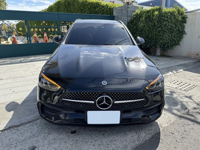 23P智慧駕駛//自動跟車定速/停車雷達/AMG平底多功能方向盤/360環景攝影/自動停車/衛星導航/CarPlay  第2張相片