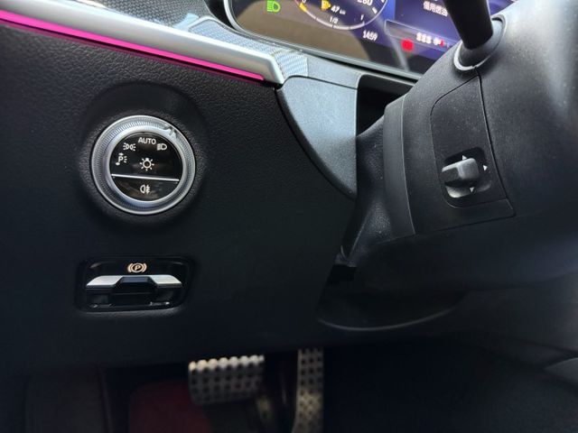 23P智慧駕駛//自動跟車定速/停車雷達/AMG平底多功能方向盤/360環景攝影/自動停車/衛星導航/CarPlay  第11張相片