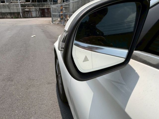 23P智慧駕駛/自動跟車定速/停車雷達/自動停車/免鑰匙/CarPlay/氛圍燈  第16張相片