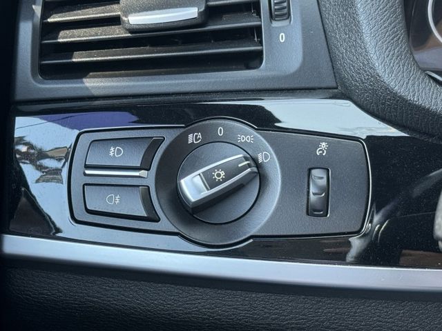 定速巡航系統/倒車攝影輔助/停車輔助雷達/衛星導航/車內氛圍燈/胎壓監控  第12張相片