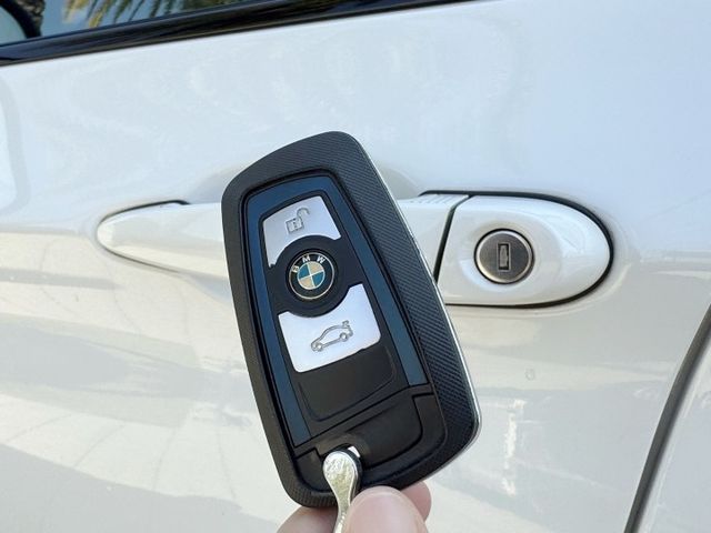 定速巡航系統/倒車攝影輔助/停車輔助雷達/衛星導航/車內氛圍燈/胎壓監控  第15張相片