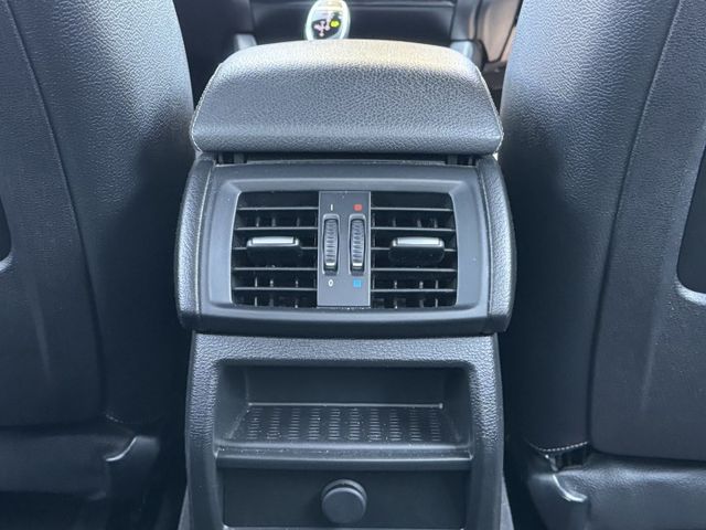 定速巡航系統/倒車攝影輔助/停車輔助雷達/衛星導航/車內氛圍燈/胎壓監控  第16張相片