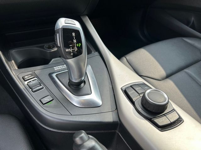 停車雷達/倒車攝影/定速巡航/胎壓監控/免鑰匙啟動/電折後視鏡/雙區恆溫空調  第11張相片