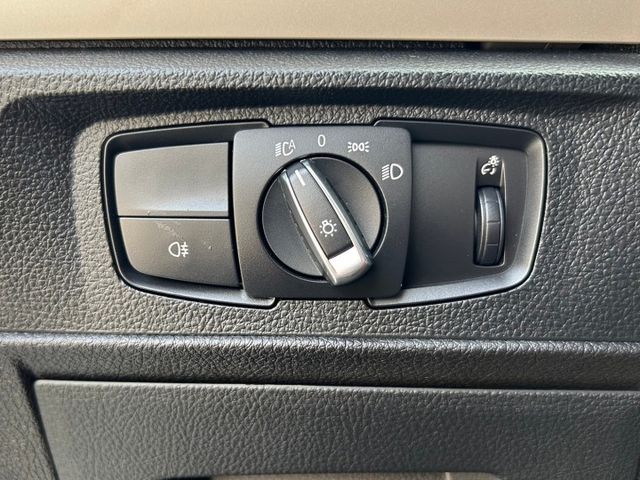 停車雷達/倒車攝影/定速巡航/胎壓監控/免鑰匙啟動/電折後視鏡/雙區恆溫空調  第12張相片