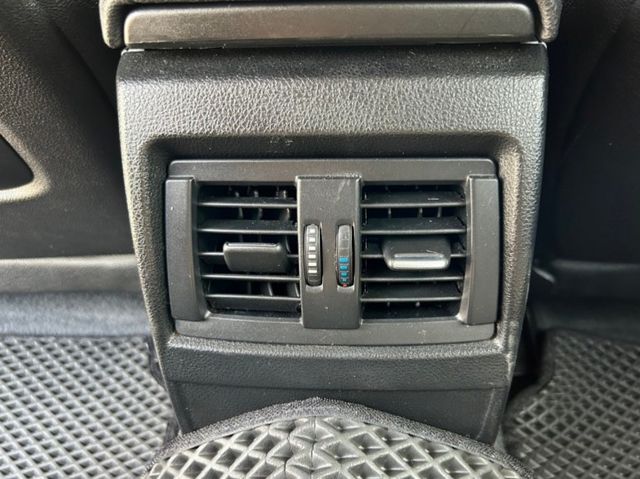 停車雷達/倒車攝影/定速巡航/胎壓監控/免鑰匙啟動/電折後視鏡/雙區恆溫空調  第16張相片