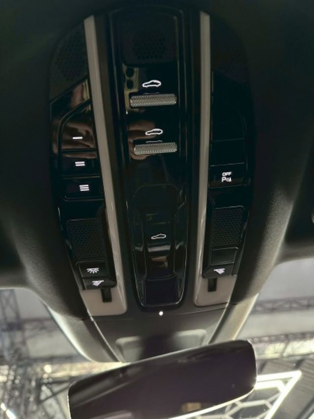 2017 Porsche Panamera 4S 僅跑6萬 原版件 恆時四輪驅動系統及八速保時捷雙離合器變速箱  第14張相片