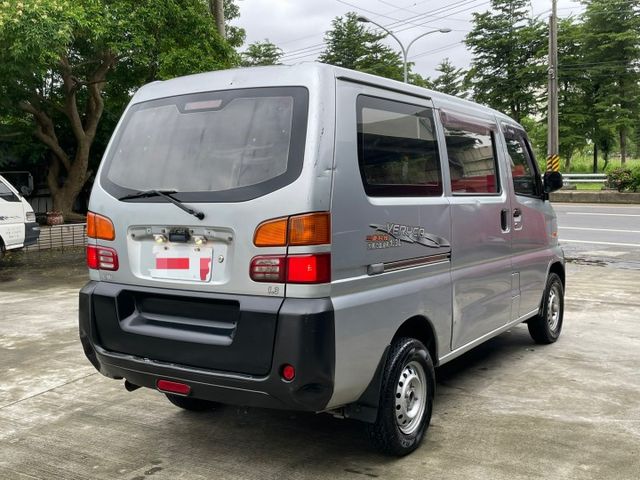 2011 凌厲 箱型車5人座 僅跑19.6萬 里程保證  第3張相片