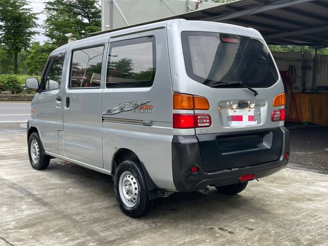 2011 凌厲 箱型車5人座 僅跑19.6萬 里程保證  第4張相片