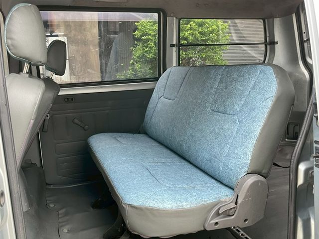 2011 凌厲 箱型車5人座 僅跑19.6萬 里程保證  第6張相片