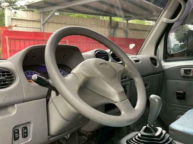 2011 凌厲 箱型車5人座 僅跑19.6萬 里程保證  第8張相片