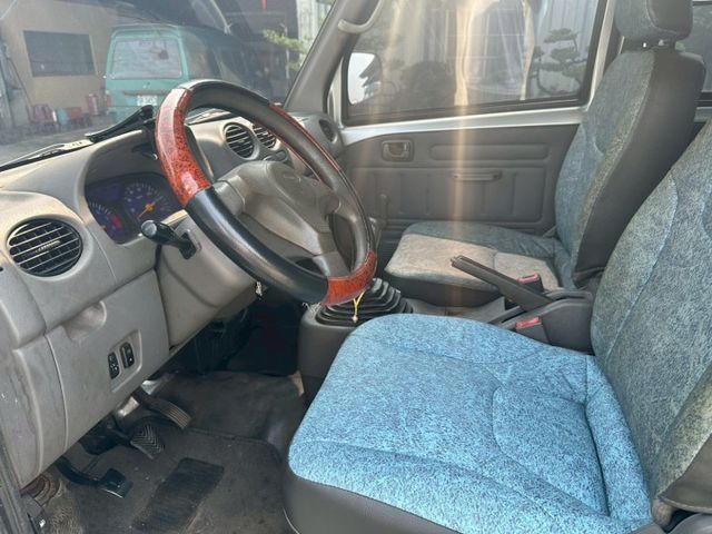 2010 凌厲 箱型車2人座 僅跑25萬 里程保證  無泡水 載貨最適合  第6張相片