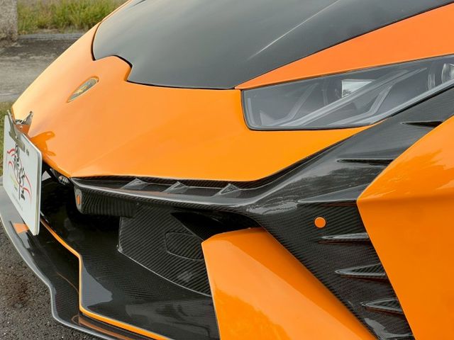 2014/15年式 LP610-4  改裝：新款小牛tecnica全碳纖維外觀  超炸排氣管 鍛造鋁圈  第6張相片