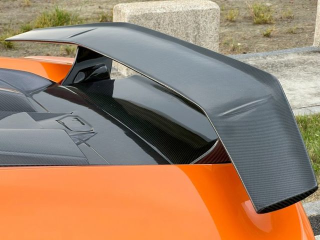 2014/15年式 LP610-4  改裝：新款小牛tecnica全碳纖維外觀  超炸排氣管 鍛造鋁圈  第10張相片