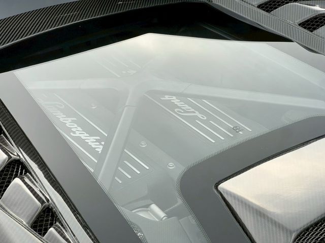 2014/15年式 LP610-4  改裝：新款小牛tecnica全碳纖維外觀  超炸排氣管 鍛造鋁圈  第11張相片