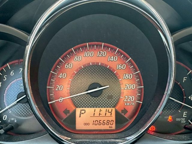 2014 Toyota Yaris 璀璨橘 僅跑10.6萬保證里程、無重大事故、無泡水  第8張相片