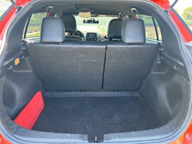 2014 Toyota Yaris 璀璨橘 僅跑10.6萬保證里程、無重大事故、無泡水  第10張相片
