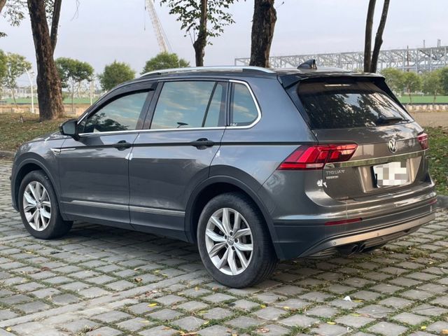 2018 VW TIGUAN 330 灰 僅跑6.3萬 里程保證 無重大事故 無泡水  第2張相片