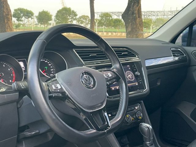 2018 VW TIGUAN 330 灰 僅跑6.3萬 里程保證 無重大事故 無泡水  第3張相片