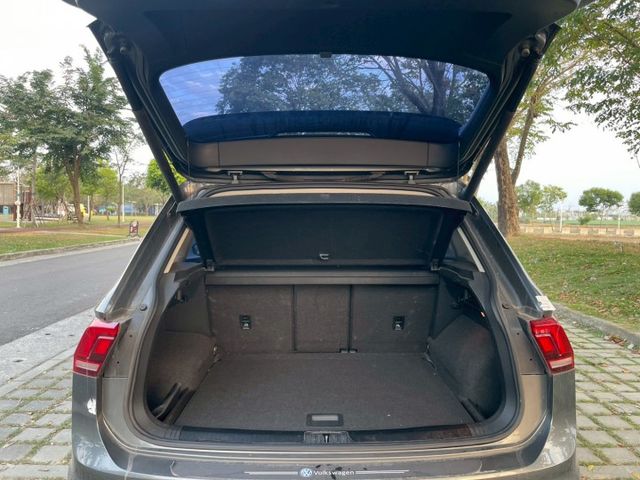 2018 VW TIGUAN 330 灰 僅跑6.3萬 里程保證 無重大事故 無泡水  第8張相片