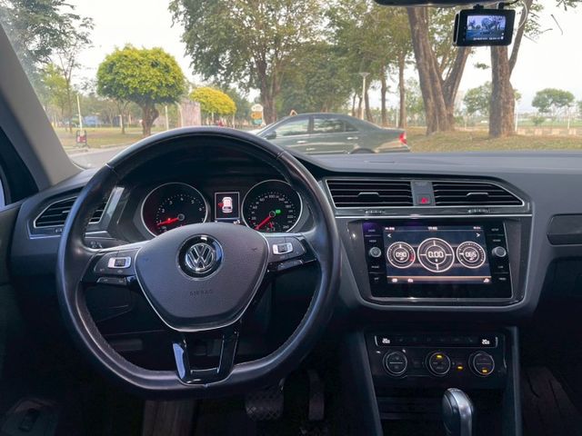 2018 VW TIGUAN 330 灰 僅跑6.3萬 里程保證 無重大事故 無泡水  第11張相片