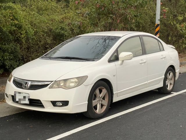 2011 Honda Civic K12 1.8 白 換上帥帥的空力套件 等帥帥的你來開~  第1張相片