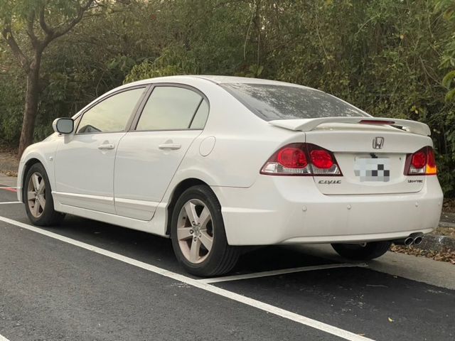2011 Honda Civic K12 1.8 白 換上帥帥的空力套件 等帥帥的你來開~  第2張相片