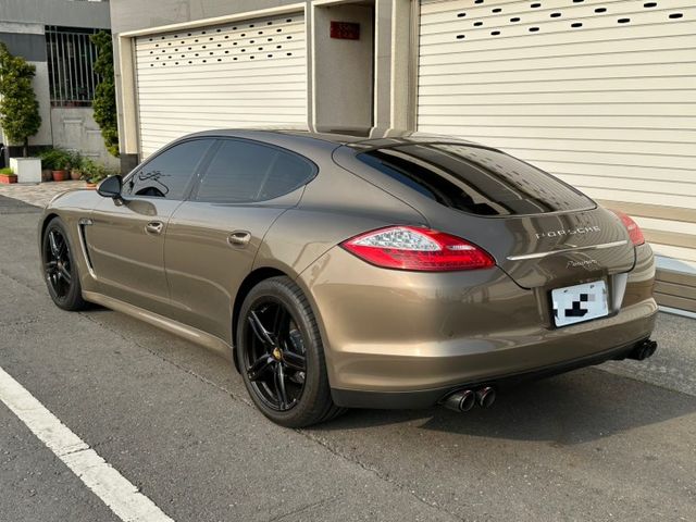 2011 Porsche Panamera 3.6 檀木棕 原版件、8.6萬保證里程、無泡水  變速箱優化 四出排氣管  第2張相片