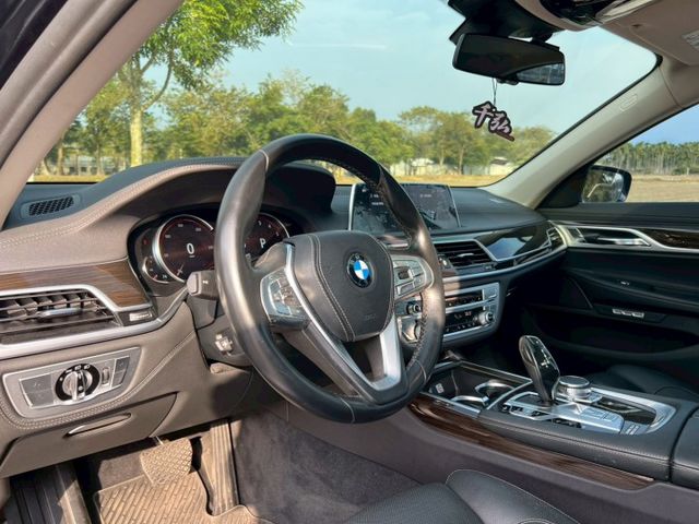 2017 BMW 730i  里程僅跑6.4萬公里 可認證 原版件 保證無重大事故 重點配備 HUD抬頭顯示、電吸門  第9張相片