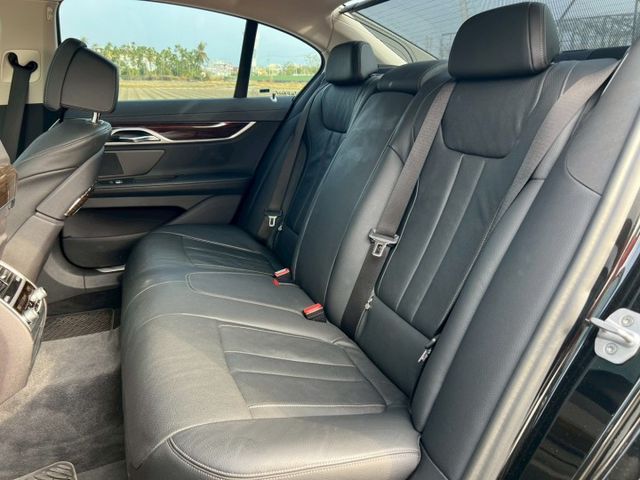 2017 BMW 730i  里程僅跑6.4萬公里 可認證 原版件 保證無重大事故 重點配備 HUD抬頭顯示、電吸門  第10張相片