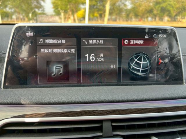 2017 BMW 730i  里程僅跑6.4萬公里 可認證 原版件 保證無重大事故 重點配備 HUD抬頭顯示、電吸門  第14張相片