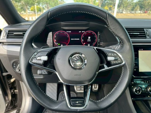 2023 Skoda Superb Combi 2.0 TSI Sportline  獨具風格旅行車  第12張相片